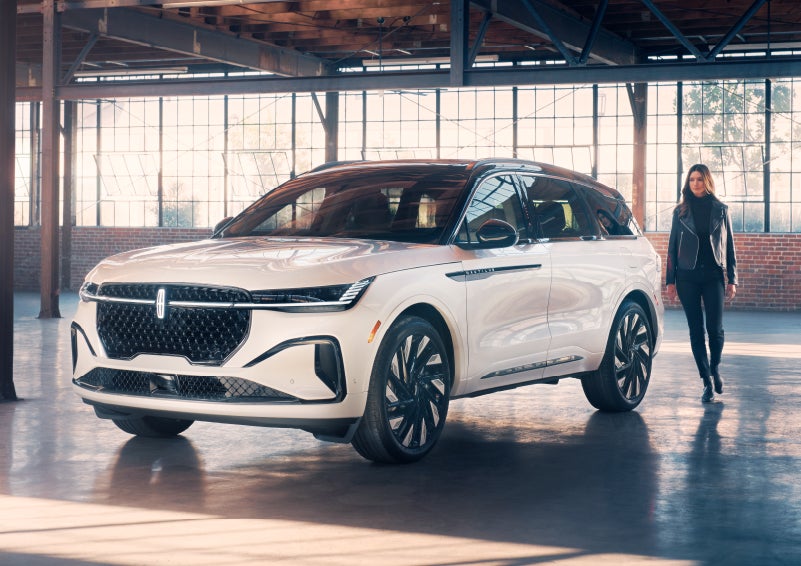 A person approaches a 2024 Lincoln Nautilus® SUV. | Napleton River Oaks Lincoln in Calumet City IL