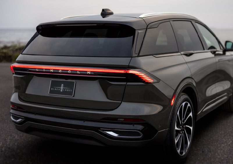 The rear of a 2024 Lincoln Black Label Nautilus® SUV displays full LED rear lighting. | Napleton River Oaks Lincoln in Calumet City IL