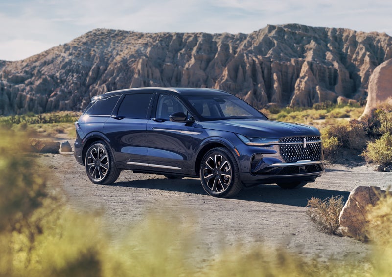 A 2024 Lincoln Nautilus® SUV is parked in a desert national park. | Napleton River Oaks Lincoln in Calumet City IL