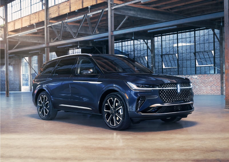 A 2024 Lincoln Nautilus® SUV is parked in an industrial space. | Napleton River Oaks Lincoln in Calumet City IL