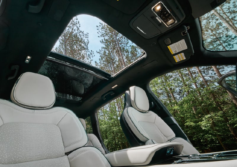 The front seats of a 2027 Lincoln Aviator® Black Label™ SUV | Napleton River Oaks Lincoln in Calumet City IL