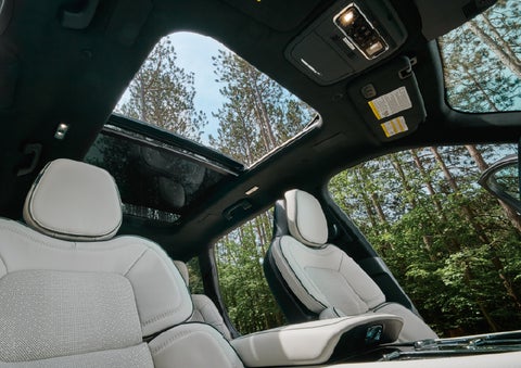 The front seats of a 2027 Lincoln Aviator® Black Label™ SUV | Napleton River Oaks Lincoln in Calumet City IL